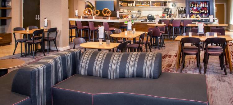 康福特套房酒店(Comfort Inn & Suites)图片