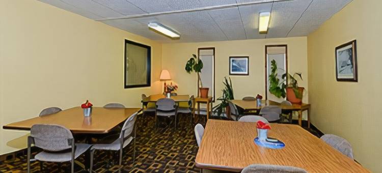 奥瓦通纳速8酒店(Super 8 by Wyndham Owatonna)图片