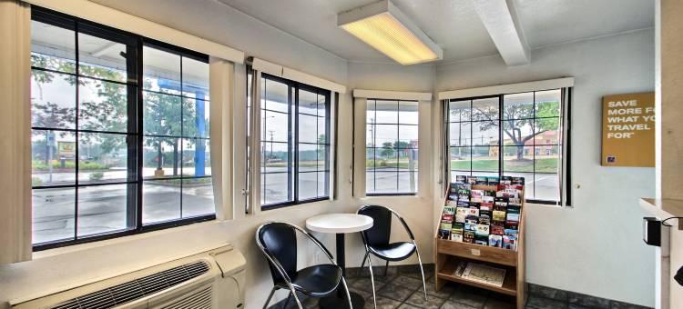 密尔沃基布鲁克菲尔德白杨溪 Residence Inn 酒店(Residence Inn Milwaukee Brookfield at Poplar Creek)图片