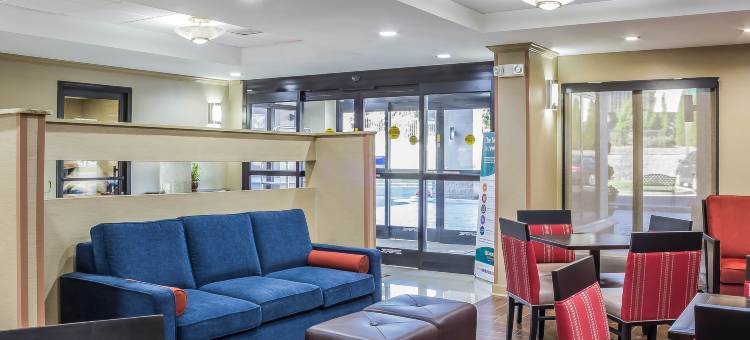 格林斯伯勒克纳斯维尔舒适酒店(Comfort Inn Greensboro - Kernersville)图片