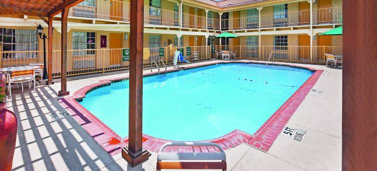 达拉斯上城拉昆塔温德姆酒店(La Quinta Inn by Wyndham Dallas Uptown)图片