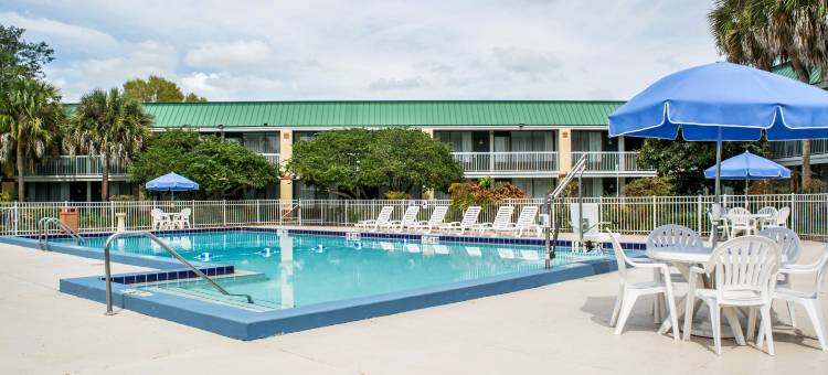 布鲁克斯维尔I-75-戴德市凯艺套房酒店(Quality Inn & Suites Brooksville I-75-Dade City)图片