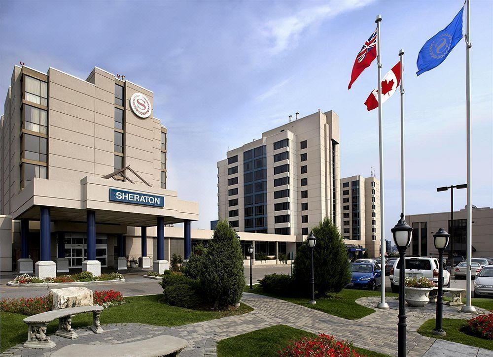 North four. Richmond Hill Торонто. Parkway Hotel. Клуб гимнастики в Ричмонд Хилл Торонто. Toronto North.