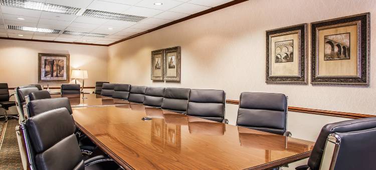 密尔沃基机场舒适套房酒店(Comfort Suites Milwaukee Airport)图片