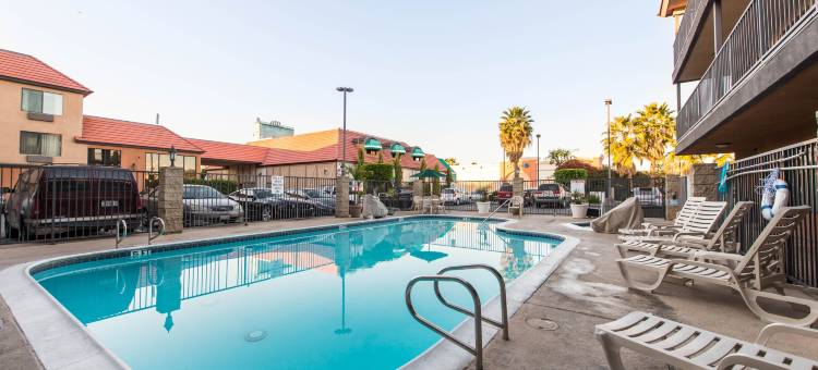 洛杉矶贝尔花园品质酒店及套房(Quality Inn & Suites Bell Gardens-Los Angeles)图片