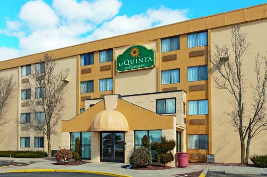 沃威克普罗维登斯机场拉昆塔温德姆套房酒店(La Quinta Inn & Suites by Wyndham Warwick Providence Airport)