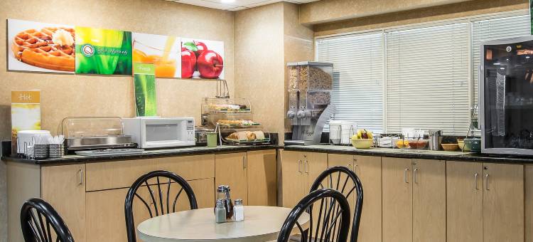 康瑟尔布拉夫斯 - 奥马哈东部品质酒店及套房(Quality Inn & Suites Council Bluffs - Omaha East)图片