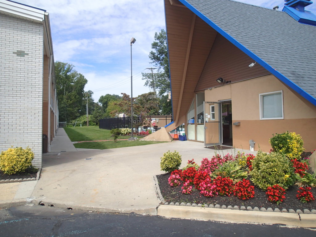 Crystal Inn - NeptuneOver view