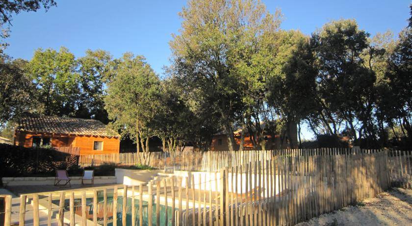 莱斯卡本尼斯蒂卡勒拉度假屋(Gîtes "Les Cabanes de Carelle" Entre Camargue et Cévennes)