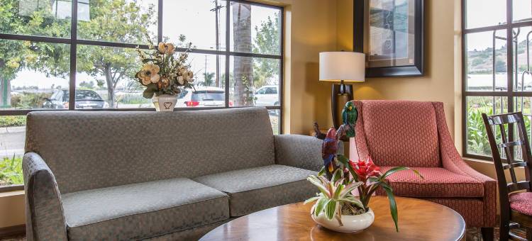 卡马里奥-奥克斯纳德凯艺套房酒店(Quality Inn & Suites Camarillo-Oxnard)图片