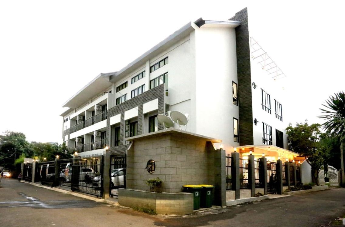 Urbanest Inn House Tb Simatupang Hotel Reviews And Room Rates - 