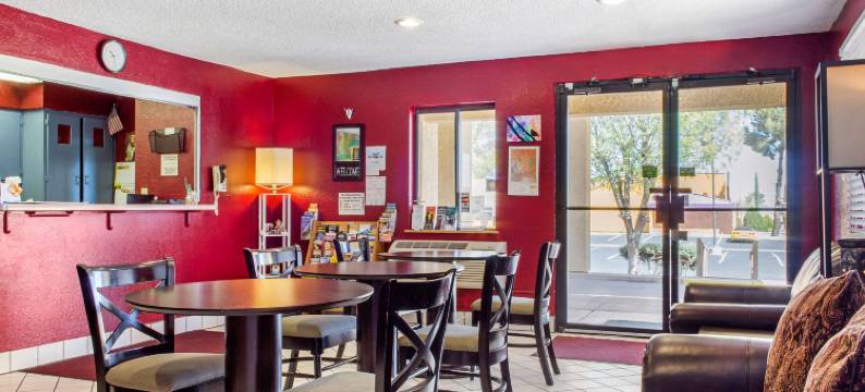 瓦朱卡堡罗德威酒店(Rodeway Inn Near Ft Huachuca)图片