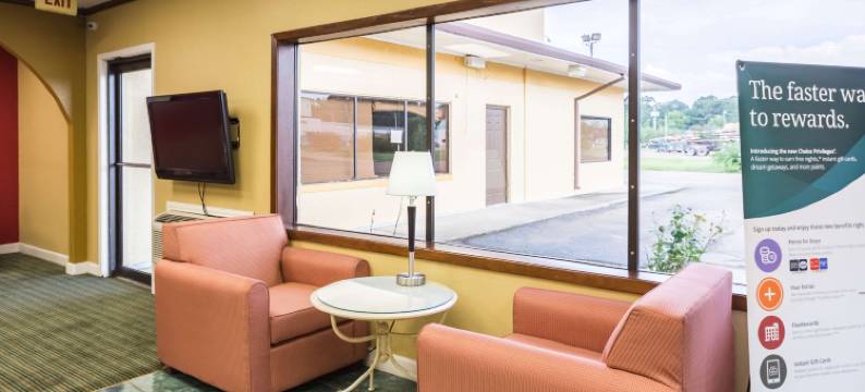 罗德威酒店黑兹尔赫斯特(Rodeway Inn)图片