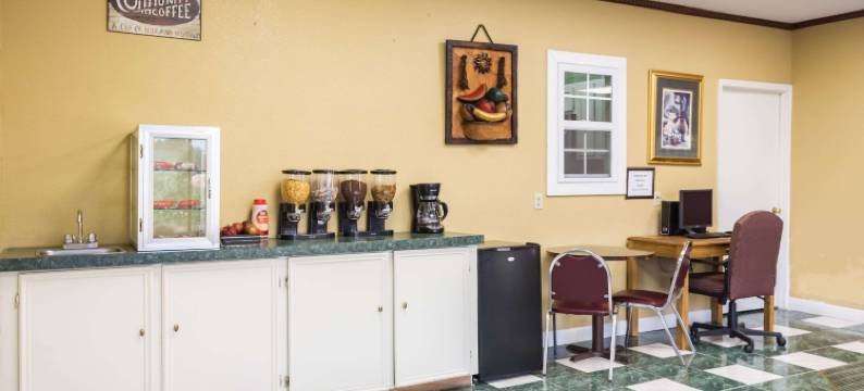 罗德威酒店黑兹尔赫斯特(Rodeway Inn)图片