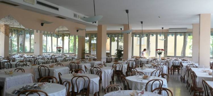 布朗酒店(Aura Living Hotel)图片