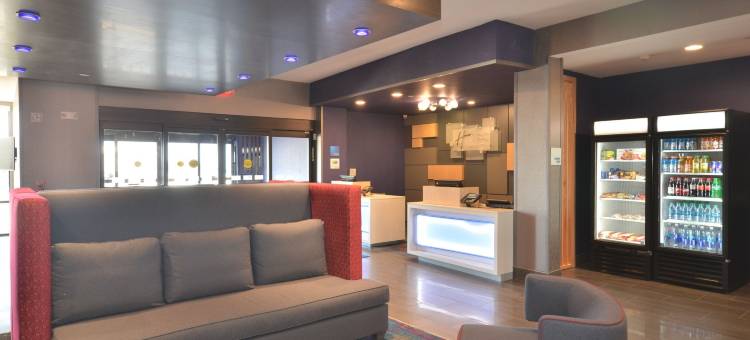 智选假日套房酒店俄克拉何马城(Holiday Inn Express & Suites Oklahoma City Mid - Arpt Area)图片