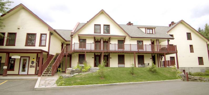 邻近 ADP 特莱姆布兰特的德拉伽利套房酒店(Suites de la Gare by Location Adp Tremblant)图片