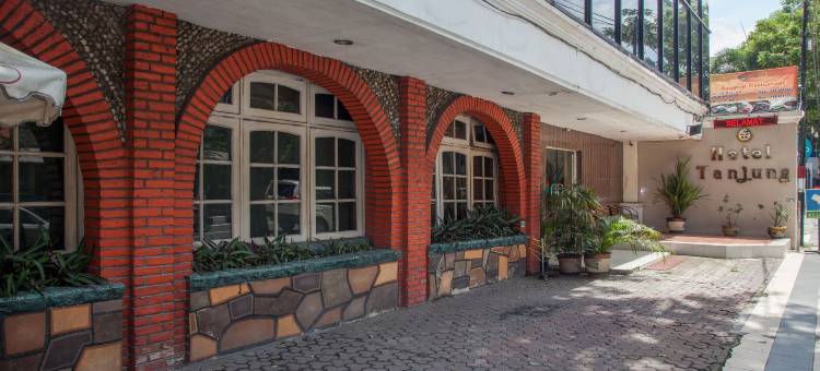 RedDoorz Near Tunjungan Plaza图片