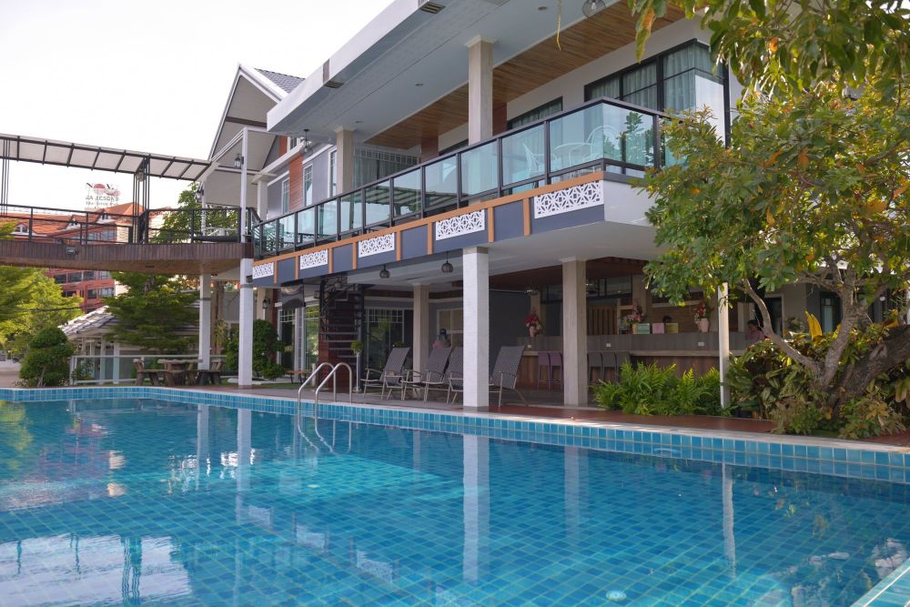 The Tamnan Pattaya Hotel & Resort Over view