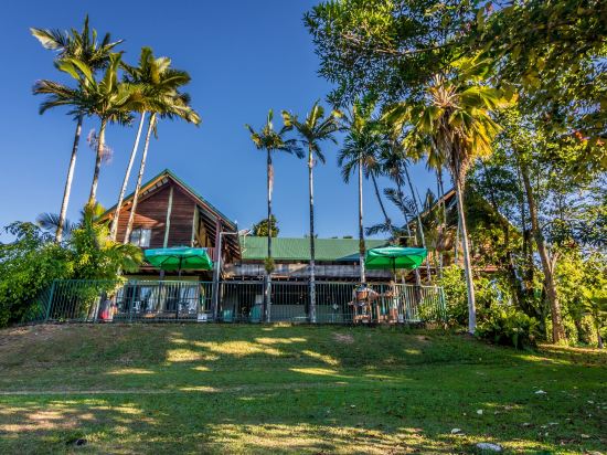 Mission Beach Hotels Where To Stay In Trip Jackaroo Treehouse Mission Beach