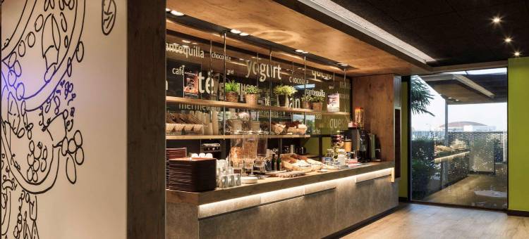 马拉加机场委拉斯开兹大道宜必思快捷酒店(Ibis Budget Malaga Aeropuerto Avenida Velazquez)图片