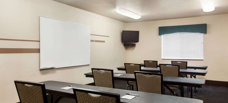 Travelodge by Wyndham Livonia图片