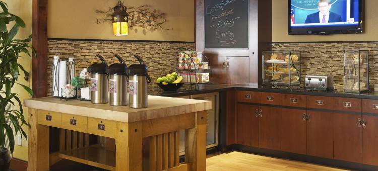 云杉登陆长住套房酒店伦顿(Larkspur Landing Extended Stay Suites Renton)图片