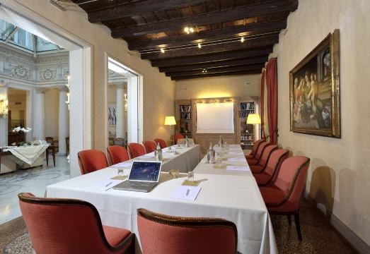 Hotel Corona d'Oro 1890 Hotel Overview