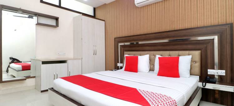 OYO 28122 Hotel C M Plaza图片