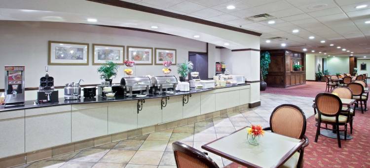 市中心会议中心拉昆塔温德姆套房酒店(La Quinta Inn & Suites by Wyndham Downtown Conference Center)图片