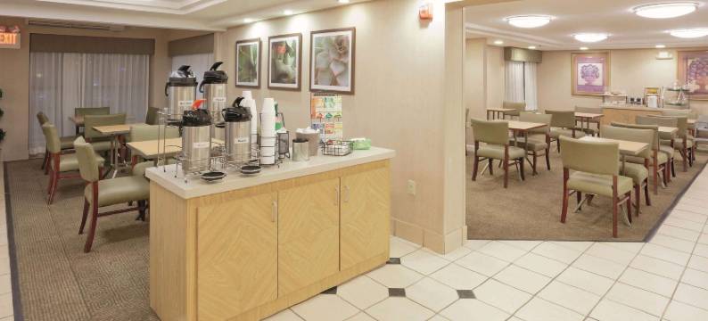 沃威克普罗维登斯机场拉昆塔温德姆套房酒店(La Quinta Inn & Suites by Wyndham Warwick Providence Airport)图片