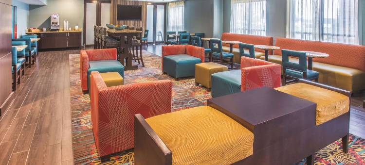 伊利诺伊州奥法隆圣路易斯拉昆塔温德姆套房酒店(La Quinta Inn & Suites by Wyndham O'Fallon, IL - St. Louis)图片