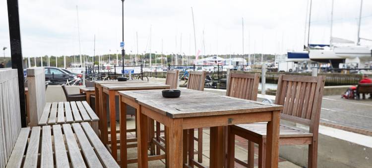 怀特岛温泉酒店 - 格林国王旅馆(Fountain Inn by Greene King Inns)图片