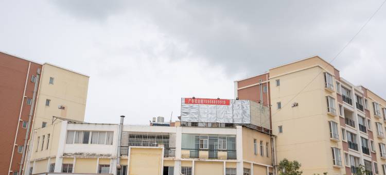 寻甸艾度酒店图片