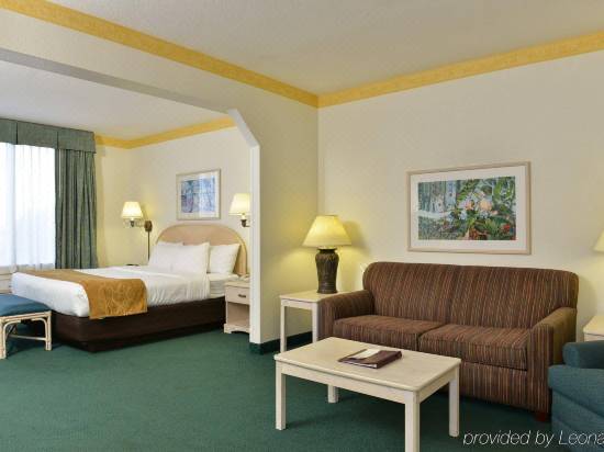 Comfort Suites Maingate East Hotel Reviews And Room Rates Trip Com