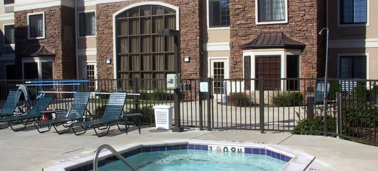 Staybridge Suites 大急流城的KENTWOOD by IHG(Staybridge Suites Grand Rapids - Airport)图片