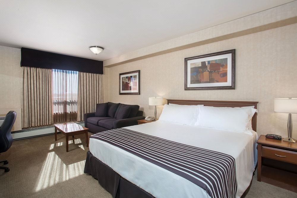 Sandman Hotel Calgary Airport Hotel Reviews And Room Rates - 