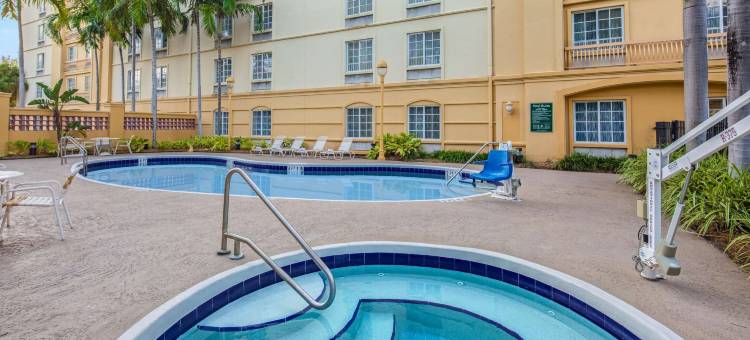 迈阿密机场西拉昆塔温德姆套房酒店(La Quinta Inn & Suites by Wyndham Miami Airport West)图片