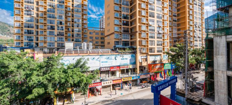 泸水晟世红邦大酒店图片