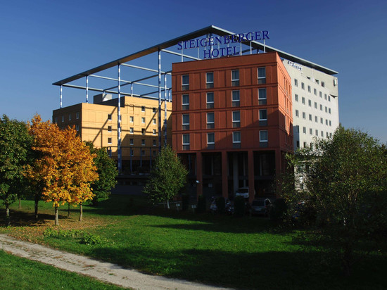 塔昂斯世界朵纳维尔酒店