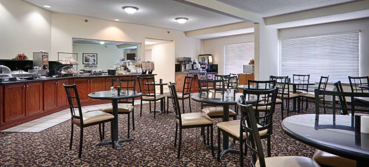劳伦斯大学区凯艺套房酒店(Quality Inn & Suites Lawrence - University Area)图片