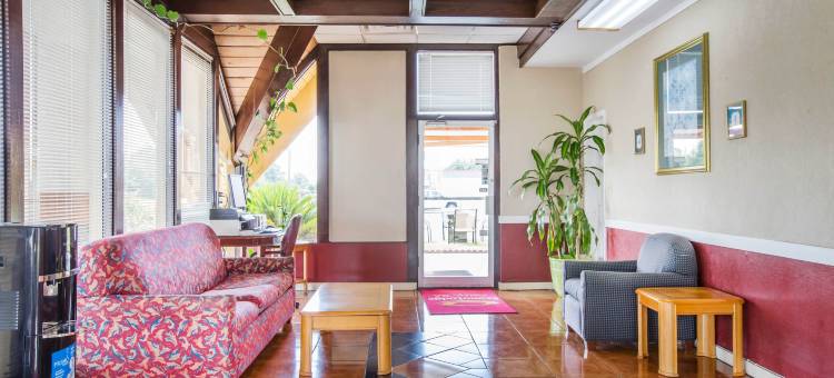 Perry Inn & Suites by Capital O National Fairground GA I 75图片