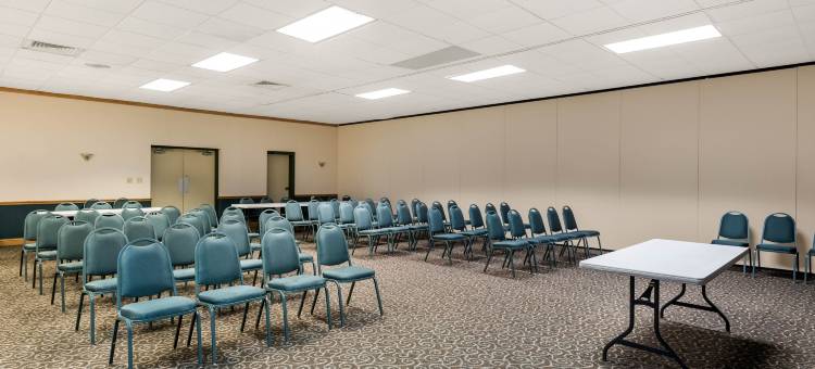 崔德尔菲亚威灵伊康套房旅馆(Econo Lodge Inn & Suites Triadelphia - Wheeling)图片