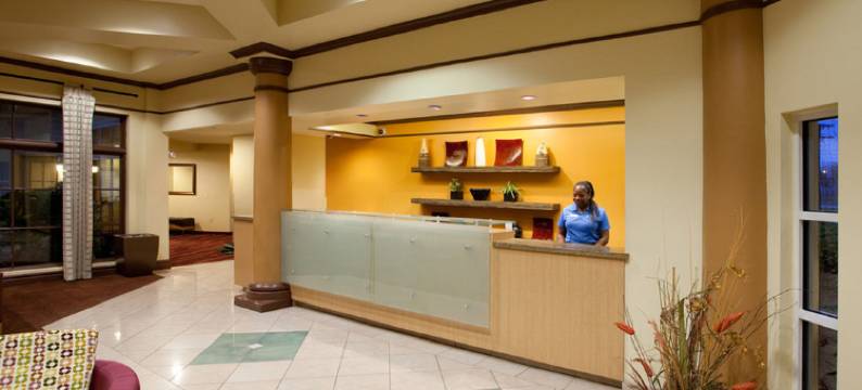 亚历山德里亚机场拉昆塔温德姆套房酒店(La Quinta Inn & Suites by Wyndham Alexandria Airport)图片