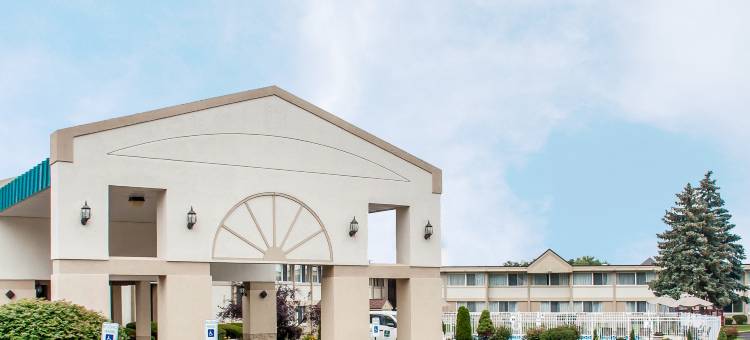 维斯塔尔宾汉顿近大学凯艺套房酒店(Quality Inn & Suites Vestal Binghamton Near University)图片