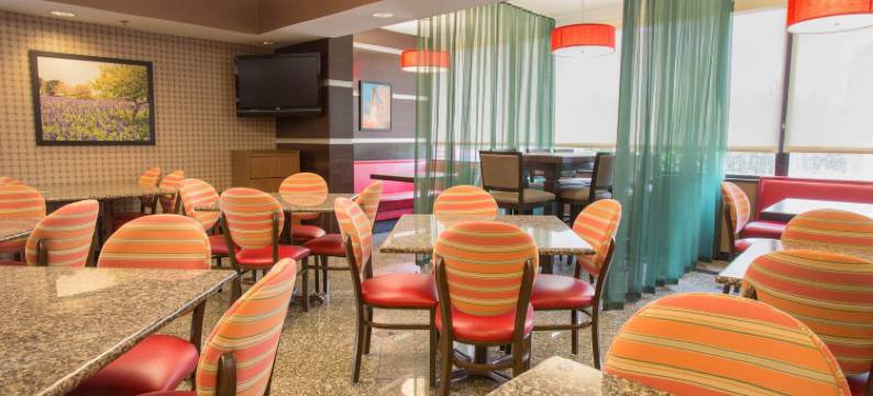 伍德兰市赫里蒂奇，璀蔓温德姆酒店及套房(Heritage Inn & Suites the Woodlands, Trademark by Wyndham)图片