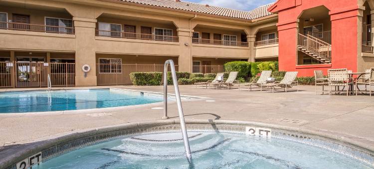 品质酒店及套房拉特罗普(Quality Inn & Suites Lathrop)图片