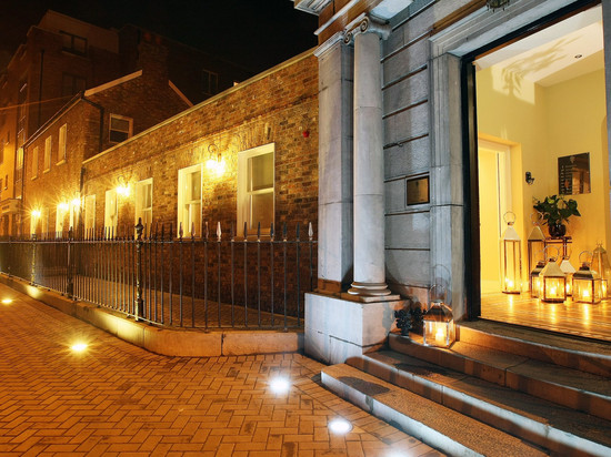 一号佩瑞广场温泉酒店