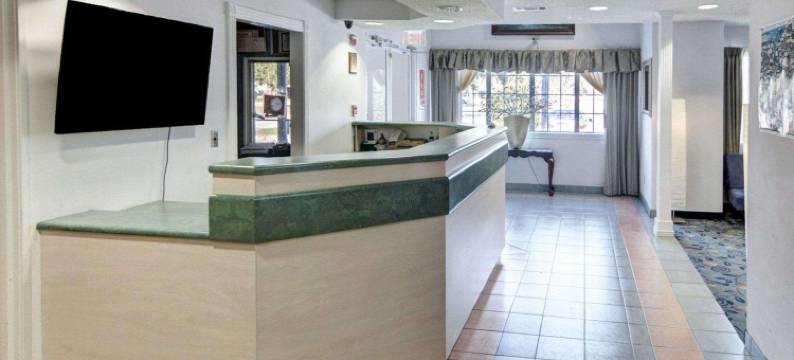 路易斯维尔 I-35 罗德威套房汽车旅馆(Rodeway Inn & Suites Lewisville I-35)图片