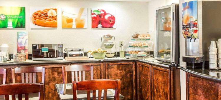 竞技场品质套房假日酒店(Quality Inn & Suites Coliseum)图片